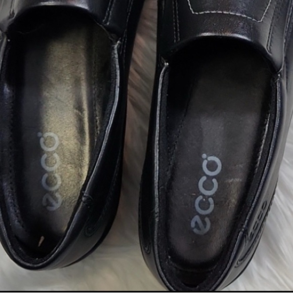 Ecco Light Women’s Black Leather Slip-On Loafer Shoes size 6/6.5 size EU 37 - Picture 4 of 8